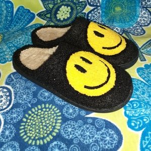 NEW 🙂 Smiley Face Plush Slippers House Shoes Black Yellow Approx Size 8/8.5